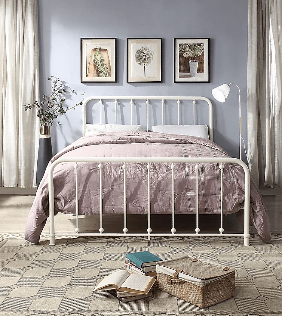 Rooms To Go Lasula White Full Post Bed